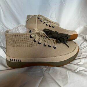 NOBULL Canvas Trainer Mid
Desert/Gum
Women’s 9 / Men’s 7.5